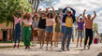 Una comedia llena de romance, risas y los inolvidables hits de los 90