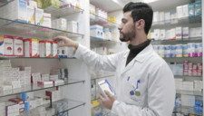 Se confirmó la PEOR noticia: Famosa CADENA de FARMACIAS cerrará cientos de locales en este país