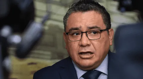Impedimento de salida del país a Juan José Santiváñez por 18 meses